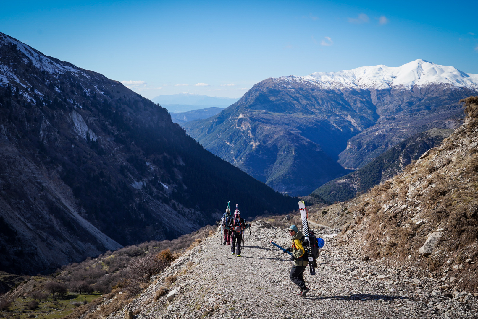 Vallee montagnarde, tzoumerka — secteur theodoriana, lors d’une itinérance à ski en Grèce.